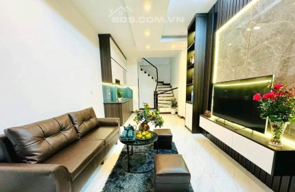 NHÀ ĐẸP TRỊNH ĐÌNH CỬU - FULL NỘI THẤT - NGÕ ĐẸP - TIỆN ÍCH NGẬP TRÀN - SỔ VUÔNG ĐÉT